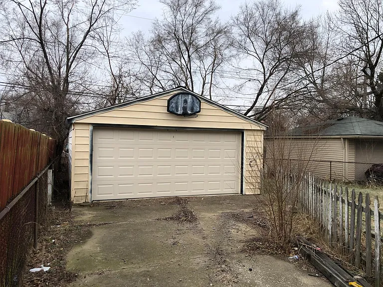 26621 Couzens Ave — Photo 10