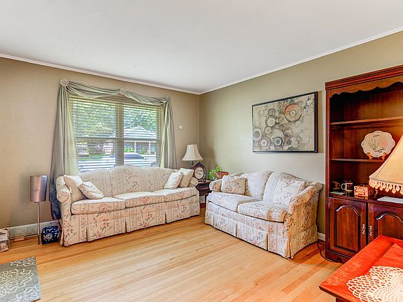 5th image of 4999 Biscoe Ave