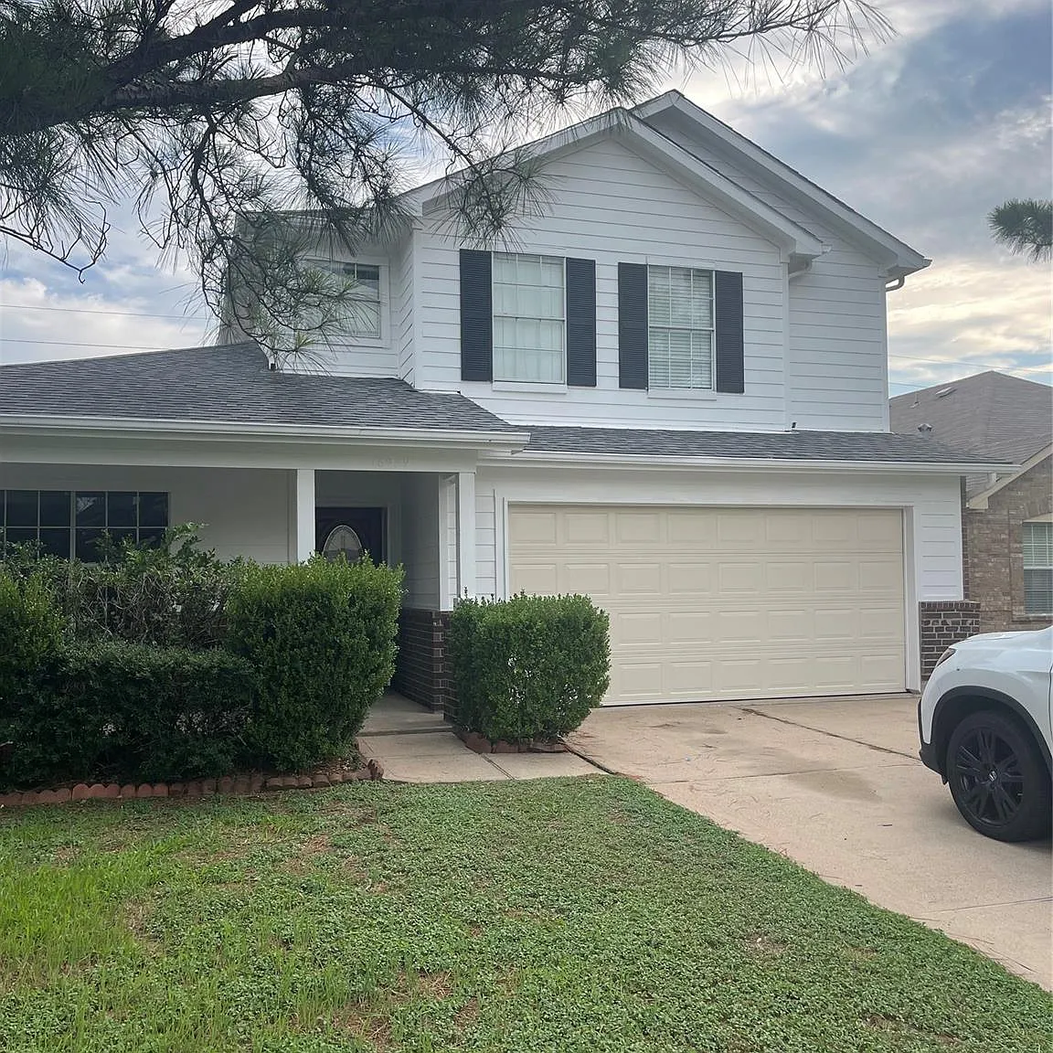 4 bed, 2.5 bath, 2578 sqft, $2,399 — Photo 1