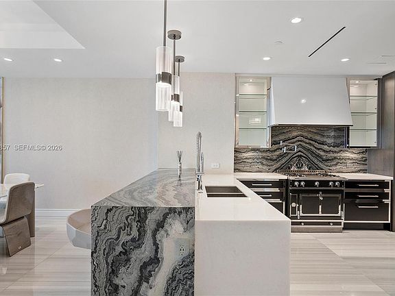 4th image of 17901 Collins Ave Unit 902