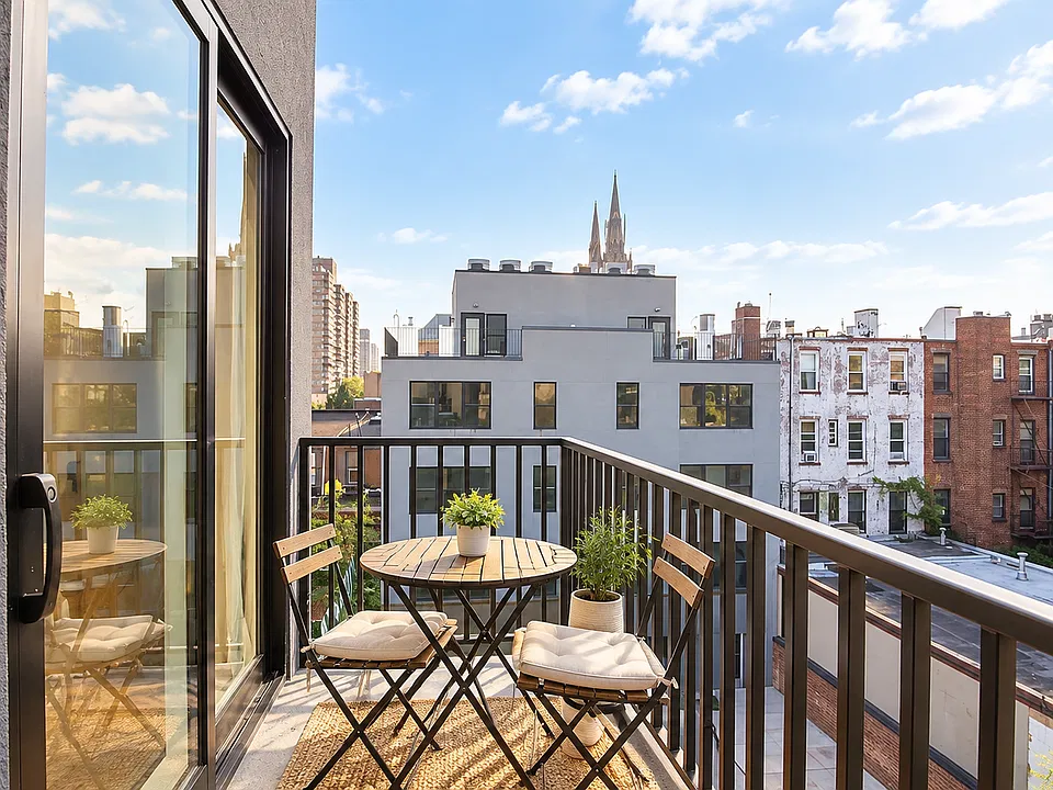 194 Scholes St #3F