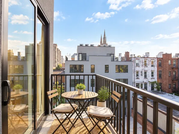 194 Scholes Street image 1 of 7