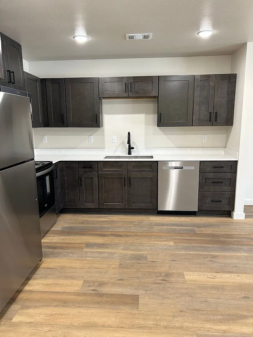 705 West 12th St. — Photo 4
