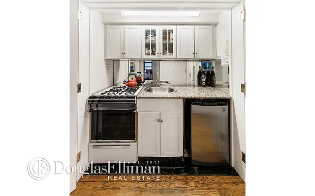 Sold by Douglas Elliman | media 15