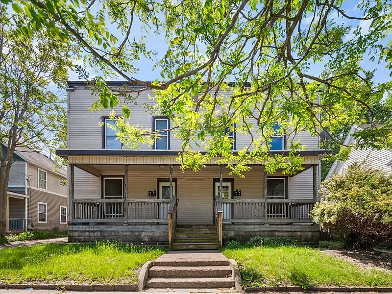 32 Home St SE #2