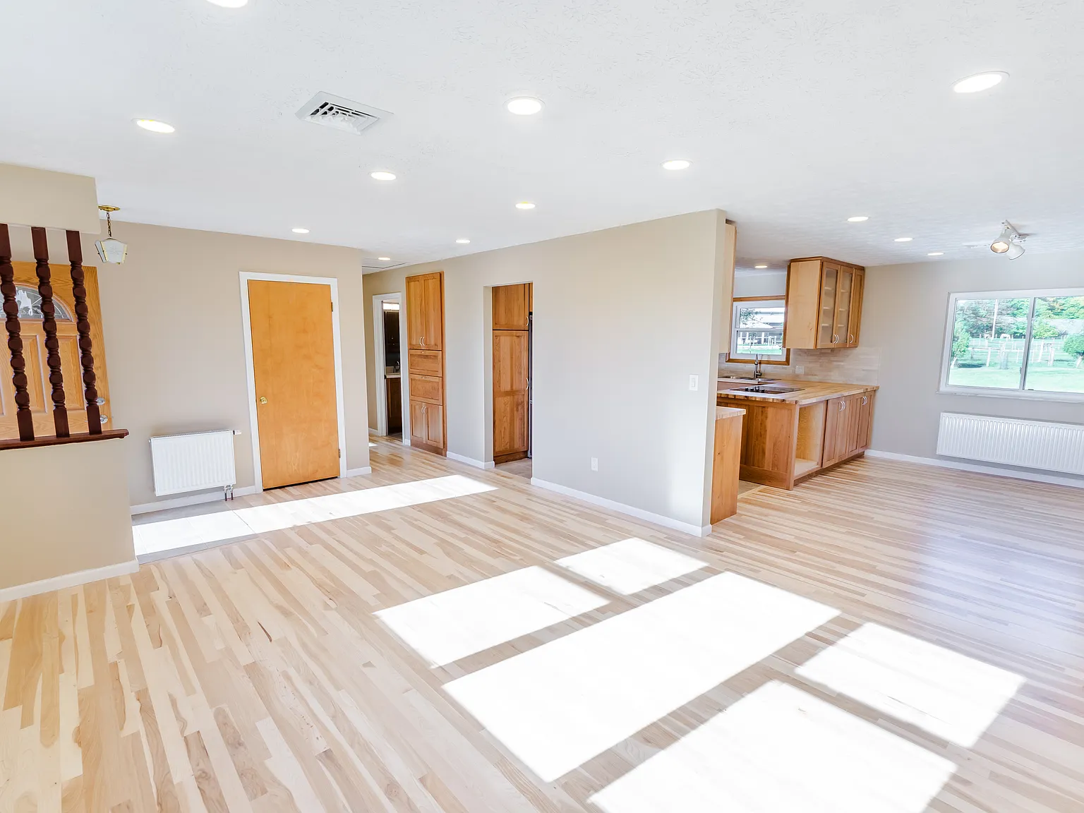 3 bed, 2.5 bath, 2000 sqft, $3,000 — Photo 3