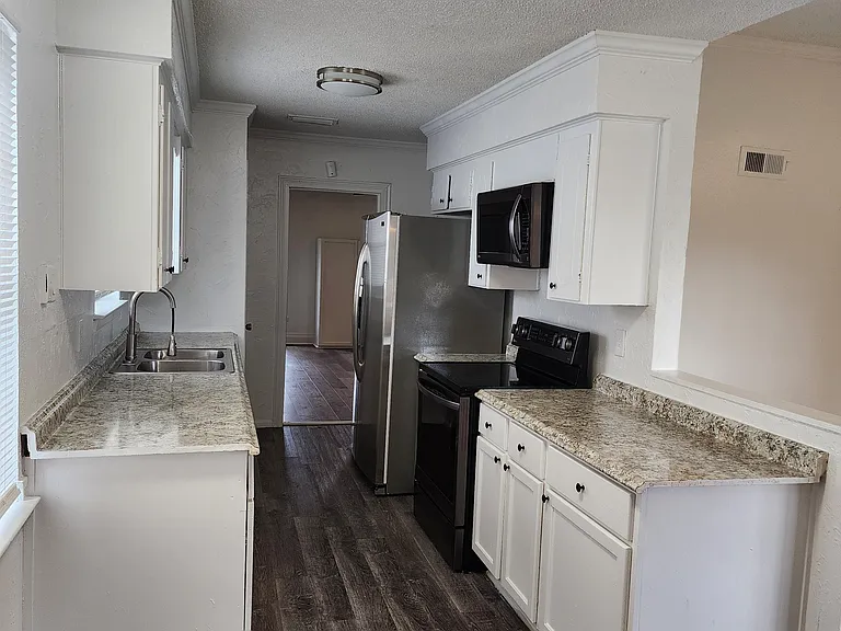 606 White Dr — Photo 1