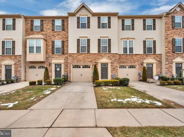 104 Village Green Ln, Sicklerville, NJ 08081