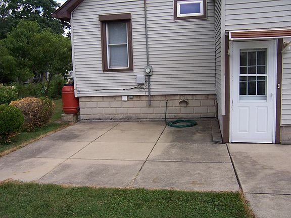 2nd image of 212 N Pennsylvania St
