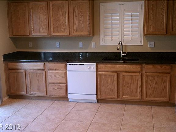 3rd image of 4674 Portola Vista Ave
