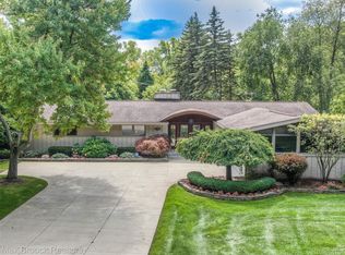 3790 Burning Tree Dr, Bloomfield Hills, MI 48302