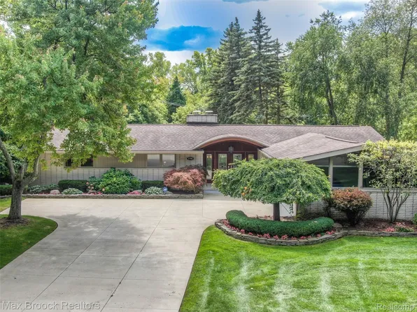 3790 Burning Tree Dr, Bloomfield Hills, MI 48302