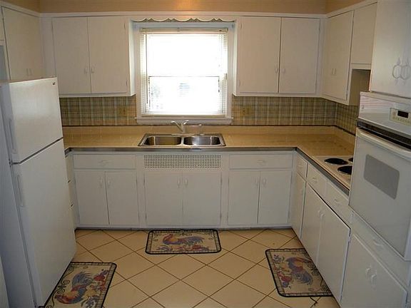5th image of 1042 Chelsea Ave