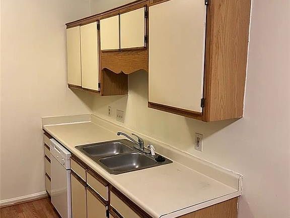 2nd image of 517 Mystic Dr