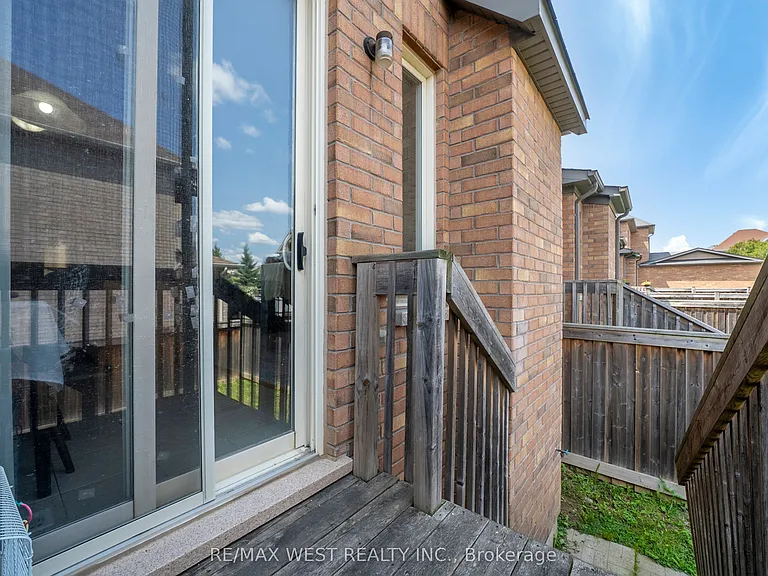 35 Sky Harbour Dr — Photo 31