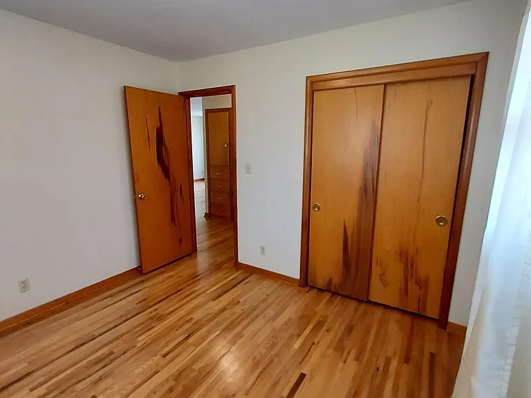 319 N Clayton Ave — Photo 12