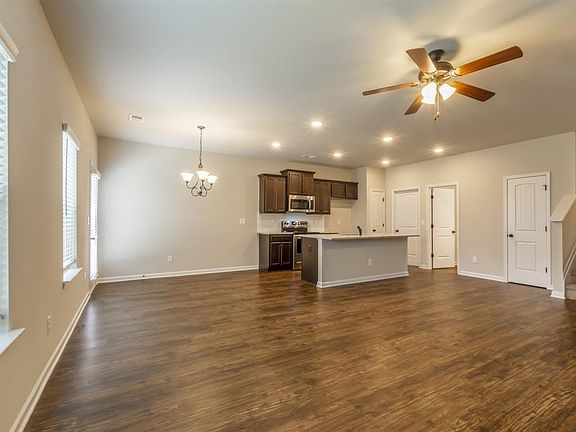 2nd image of 1016 McConaughy Ct