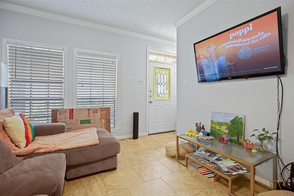 2 bed, 2.0 bath, 800 sqft, $1,750 — Photo 2