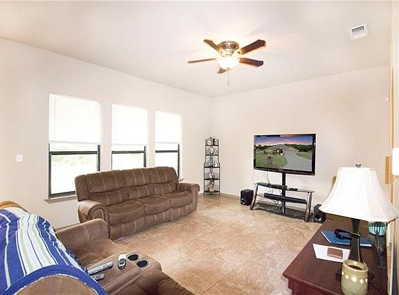 5th image of 4103 Arrowhead Ln
