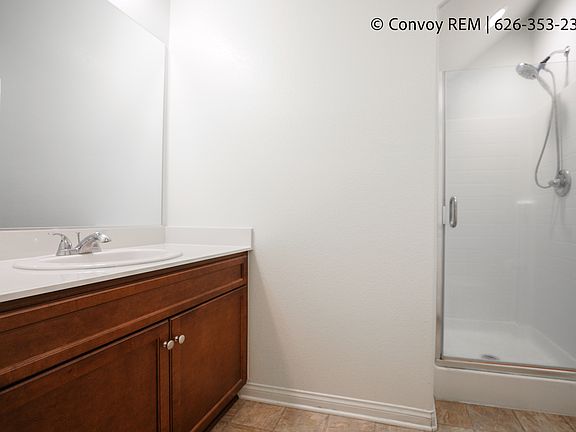 3rd image of 735 Banyan Way