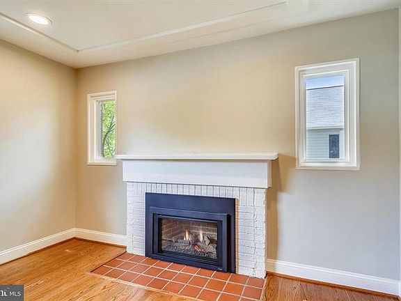 5th image of 2808 Woodlawn Ave