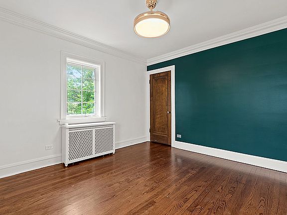 4th image of 933 N Oak Park Ave
