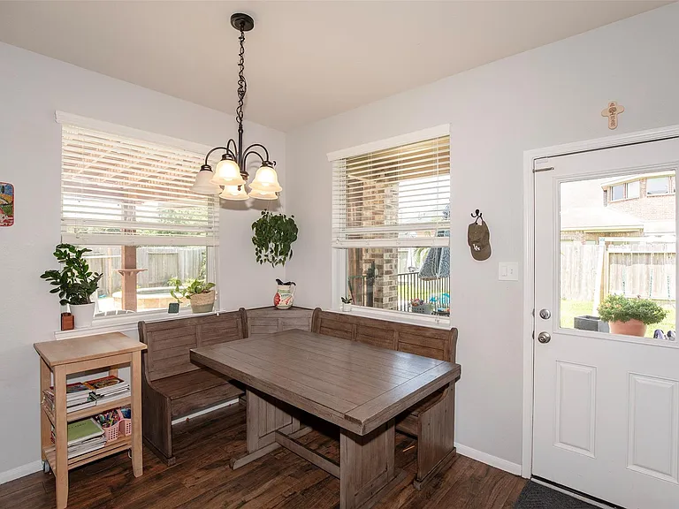 2110 Stonehollow Ct — Photo 11