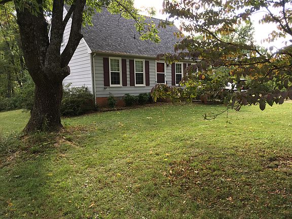 2nd image of 11 Canterbury Cir