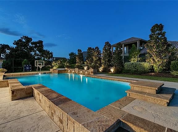 2nd image of 1013 Tennyson Dr
