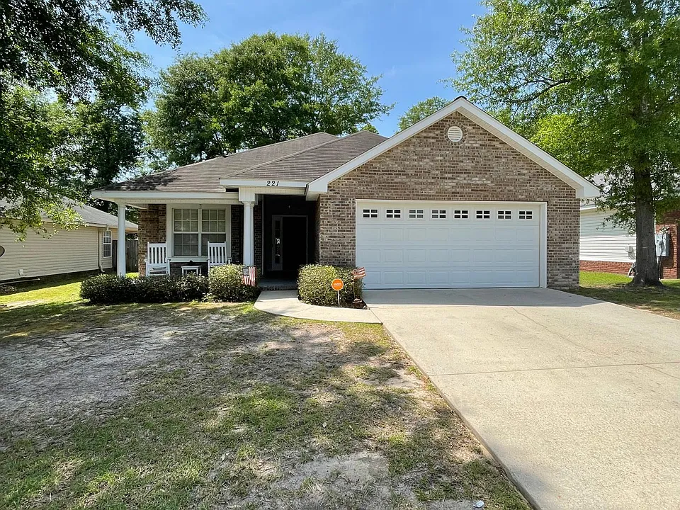221 Primrose Dr
