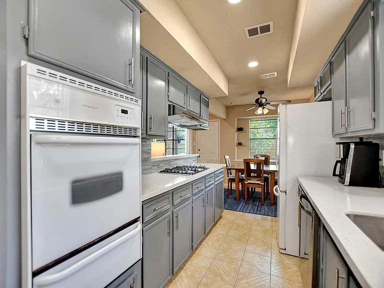 21902 Meadowhill Dr — Photo 18
