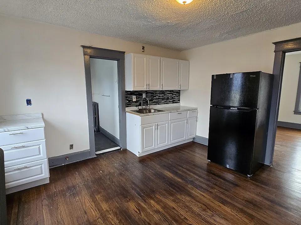 45 N Clinton St #3F