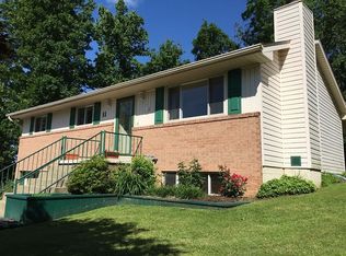 11 Hoyt Dr, Indiana, PA 15701