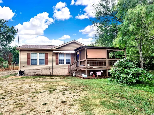 139 Country View, Floresville, TX 78114