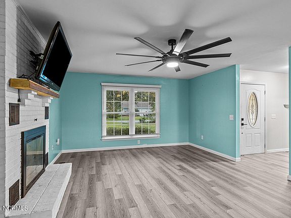 5th image of 404 Loma Linda Drive