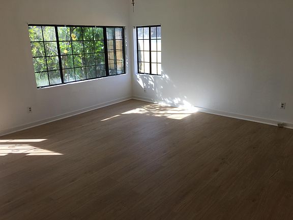 3rd image of 7915 Virginia St