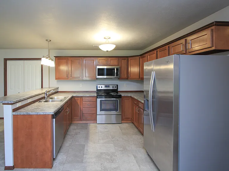 281 Vernon Dr #4 — Photo 6