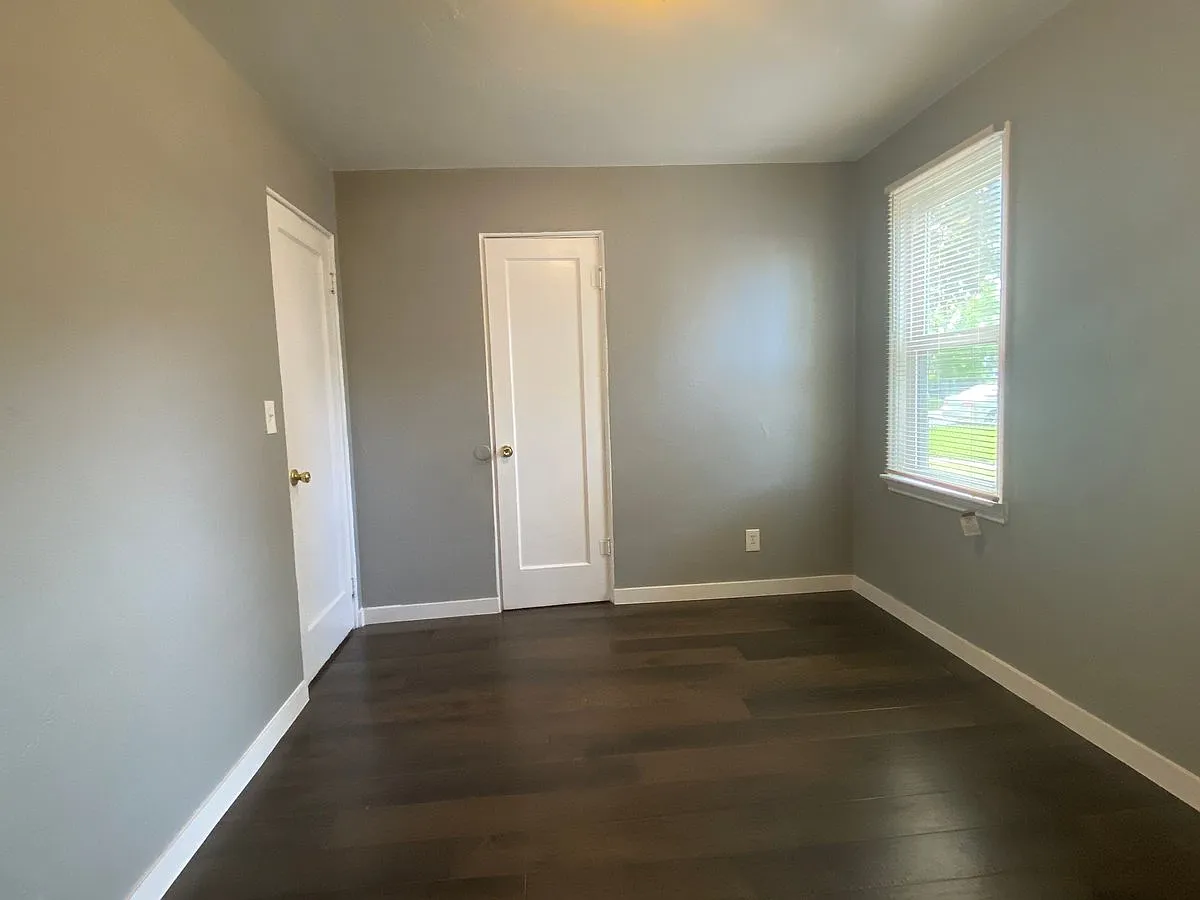 1149 Newark St - 1149 Newark St — Photo 4