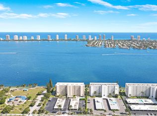 401 Lake Shore Dr APT 205, Lake Park, FL 33403
