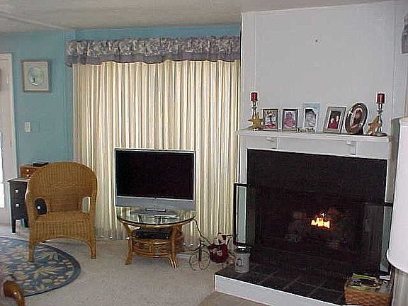 LR w/ Fireplace