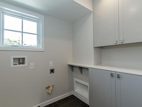 4th image of 629 Harvard Ave #1