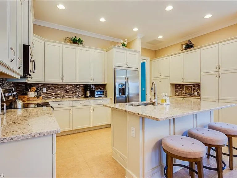 7096 Dominica Dr — Photo 4