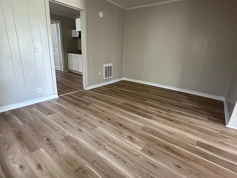146 Wilson St — Photo 3