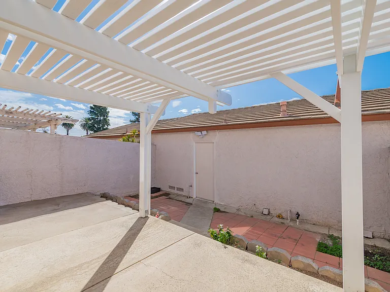 5212 Berkshire Way — Photo 22