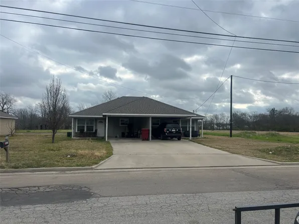 1608-1610 Albert Broadfoot St, Bonham, TX 75418