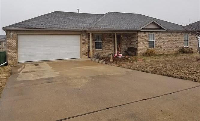 1st image of 1305 E Rachel Ln