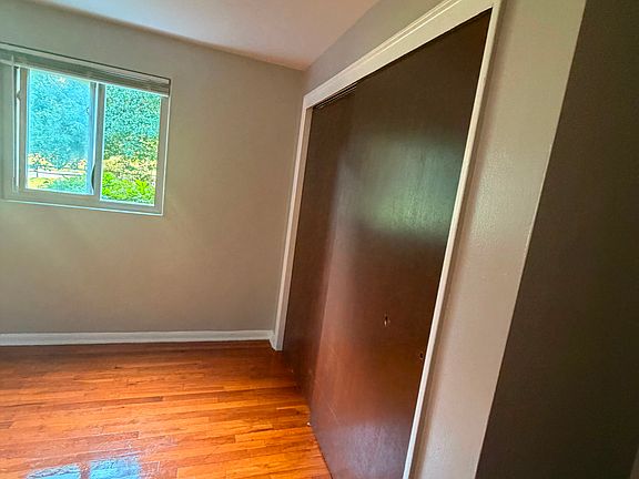 2nd image of 265 Park Rd #3