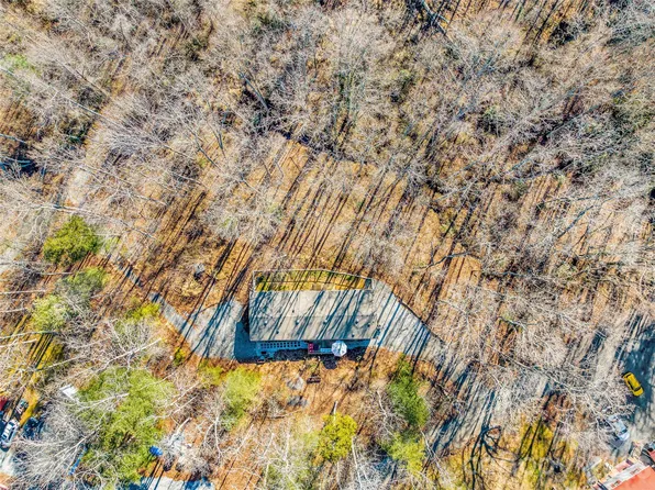 140 Crows Nest Rd, Hendersonville, NC 28791