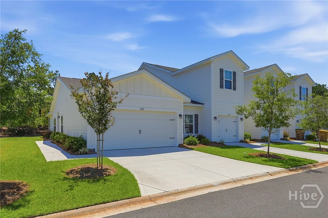 3 bed, 2.0 bath, 1388 sqft, $2,800 — Photo 2