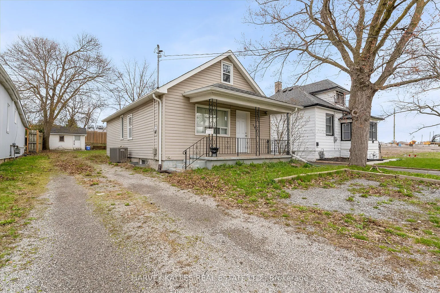 105 Ormond St N photo 1
